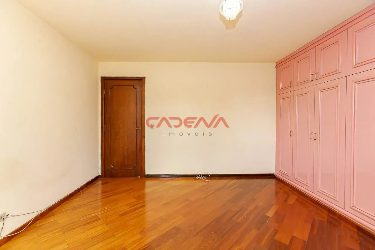 House with 5 bedrooms, 3 en-suites and 660 m² with 6 spaces — photo 23