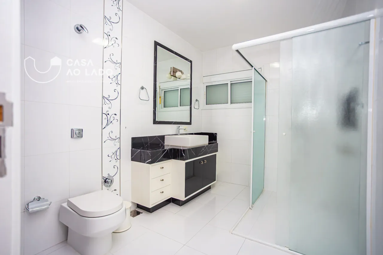 House with 4 bedrooms and 4 bathrooms, 315 m² — photo 13