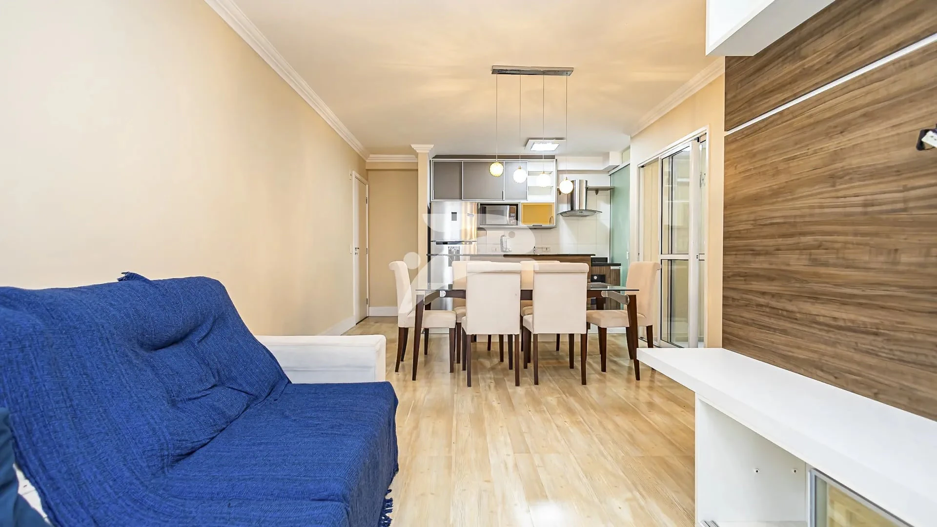 Меблированная квартира с 3 спальнями и 90 м²