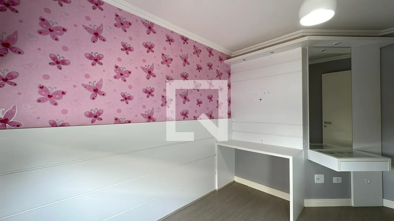 3-bedroom house with a glass-enclosed balcony in Curitiba — photo 28