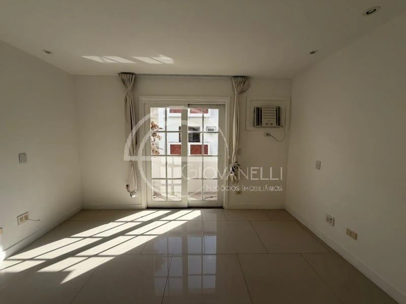 Casa triplex de 242 m² com 3 quartos e 2 vagas — photo 2