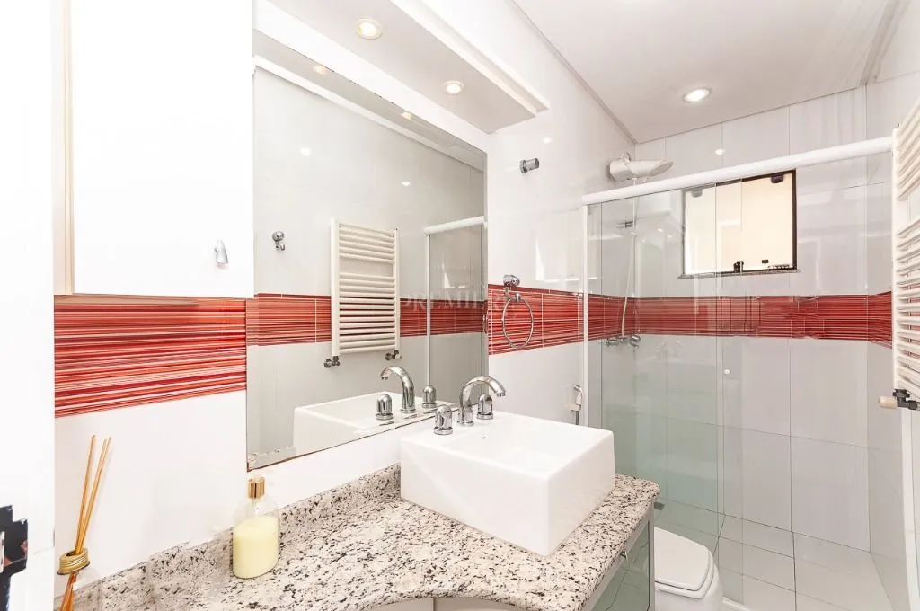 Furnished house with 4 bedrooms across 1167 m² and 8 spots — photo 85