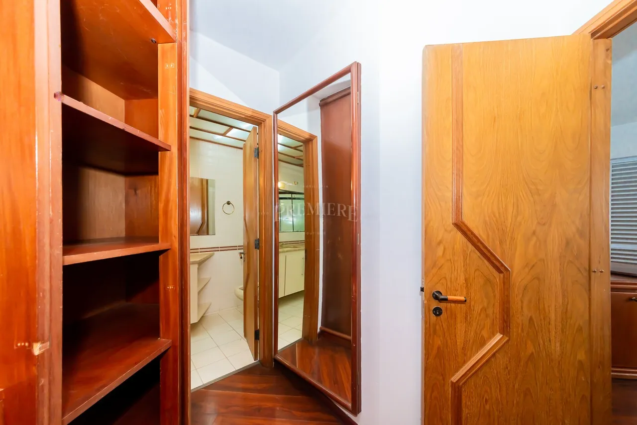 Apartamento de 4 dormitorios con balcón, 265 m² y 2 plazas — photo 17
