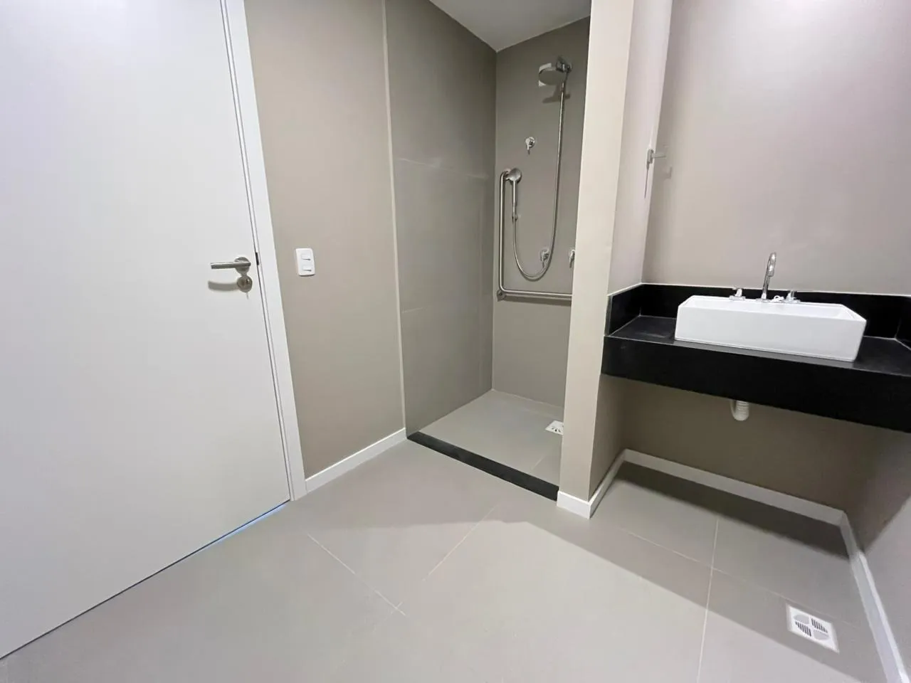 1-bedroom apartment with open-plan kitchen and 70 m² — photo 23