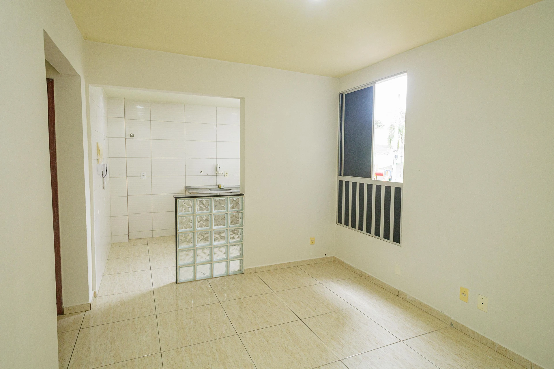 Apartamento com 2 quartos e 1 banheiro, vaga e pets