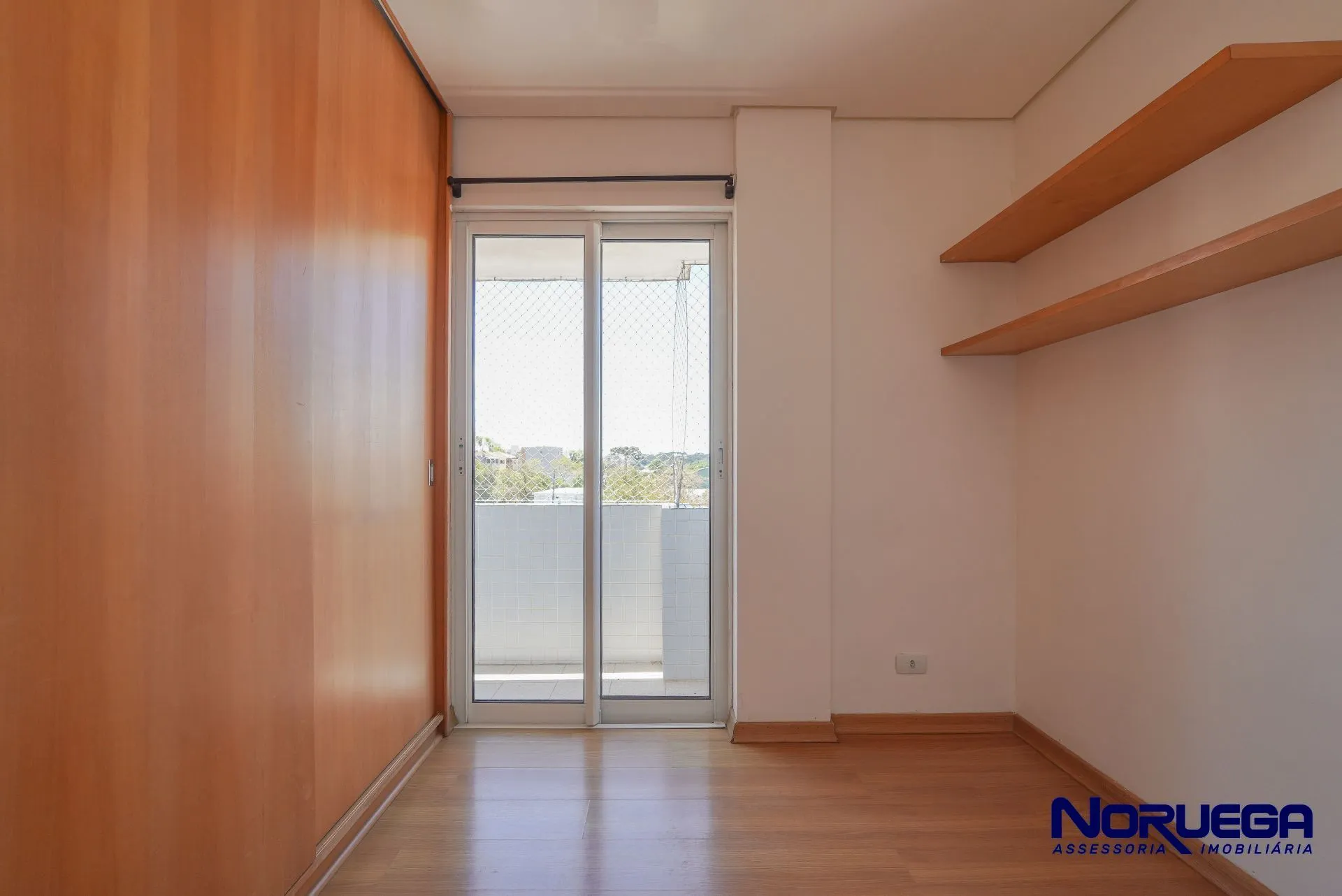 Home office in a 3-bedroom apartment, 109 m² — photo 8