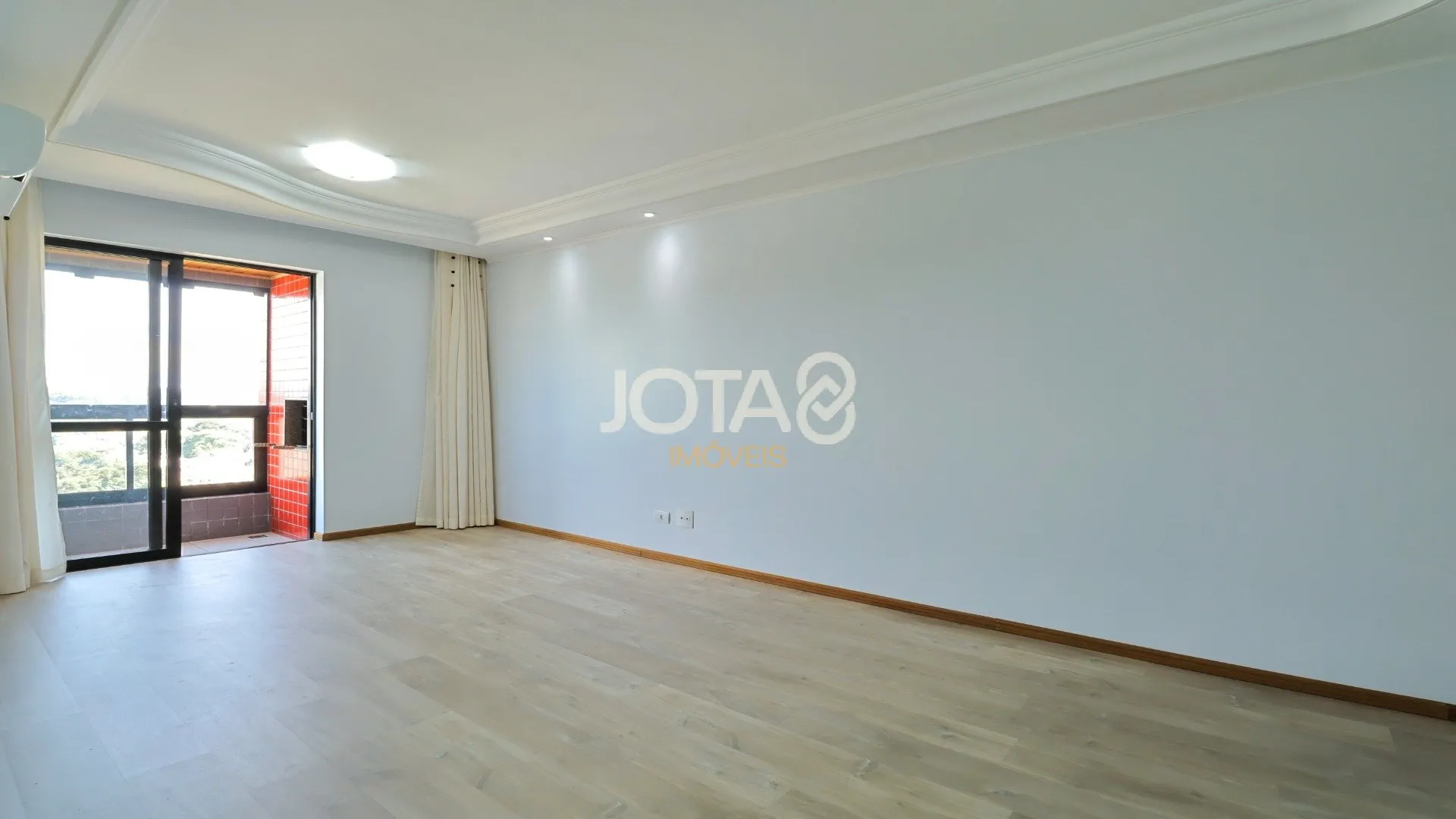 112 m² apartment with 3 bedrooms and a balcony — photo 2