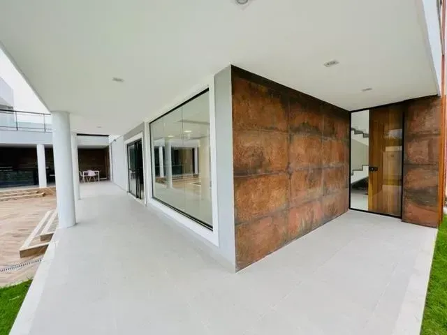 4-bedroom house with 5 bathrooms, 420 m² and 3 parking — photo 14