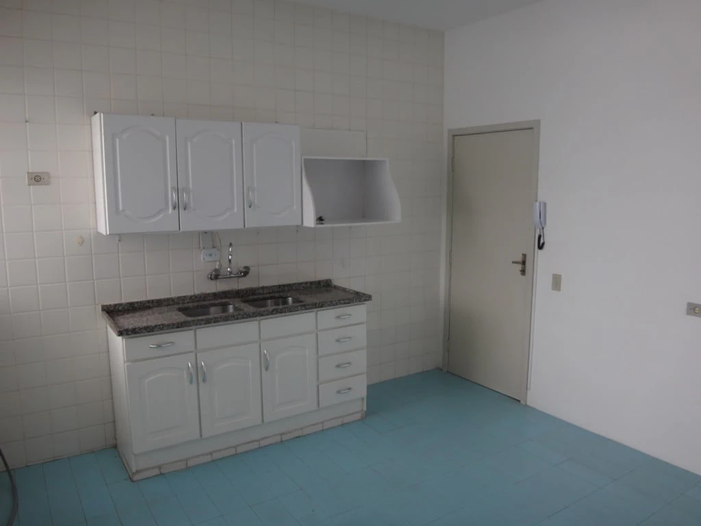 3-bedroom apartment with a bathtub in Curitiba — photo 6