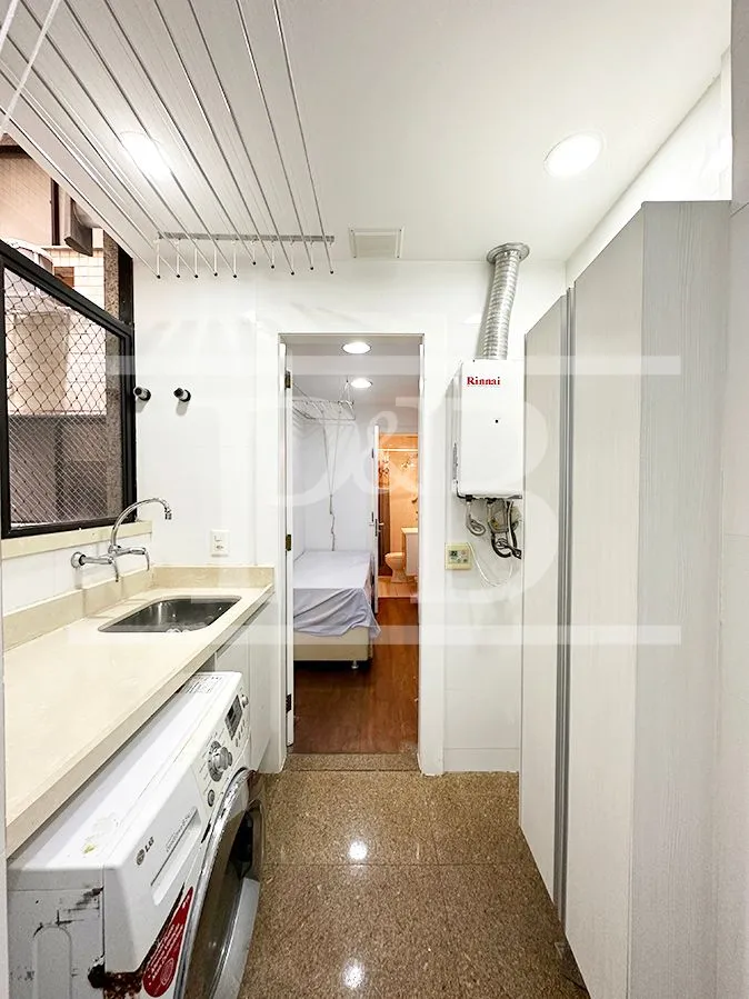 3-bedroom apartment with 230 m² and glassed-in balcony — photo 28