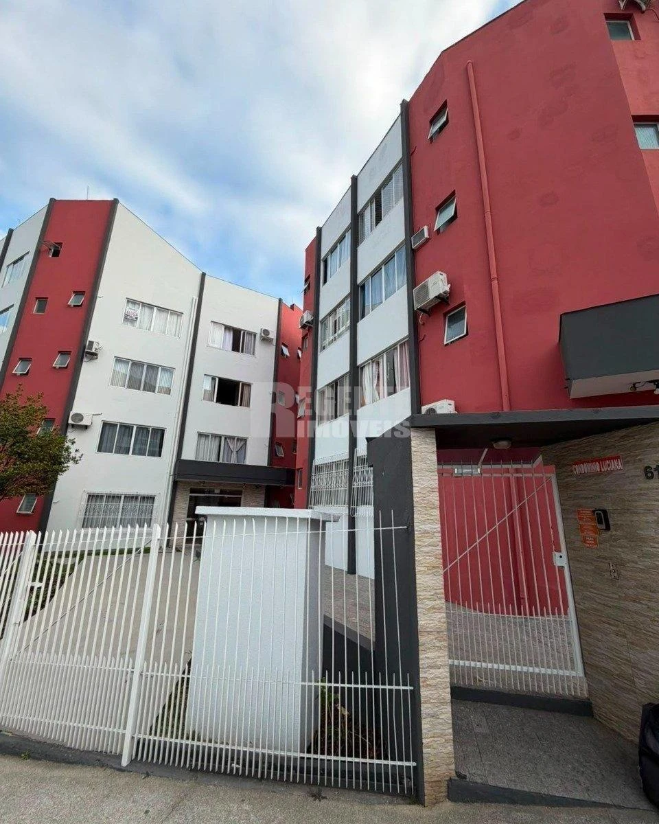 25 m² studio with fitted cabinets and air conditioning
