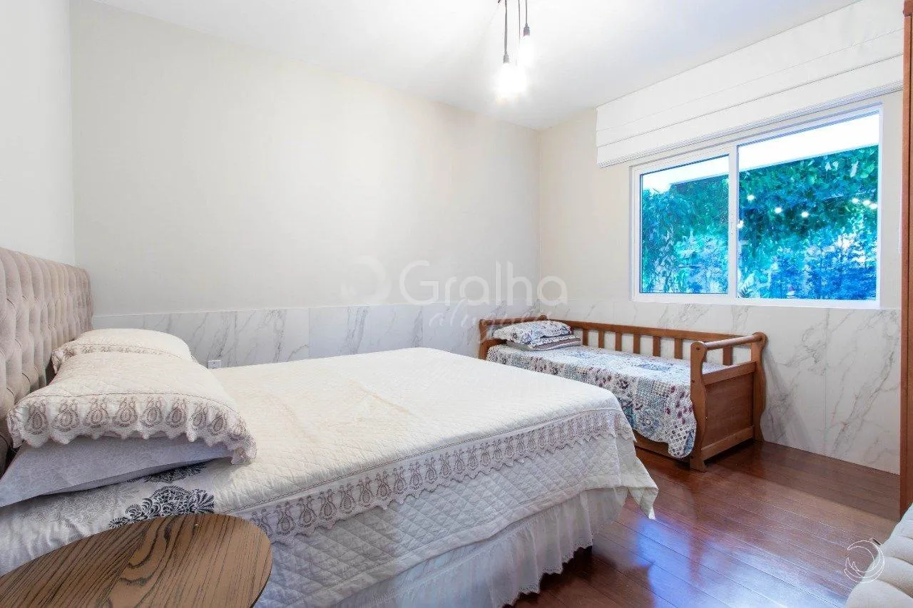 5-bedroom house with a fireplace in Florianópolis — photo 36