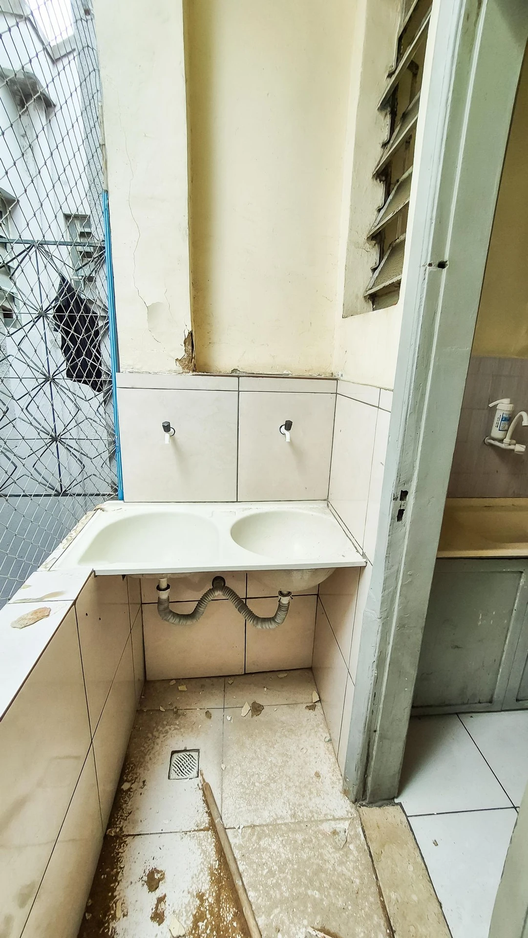 Apartment with no parking, 2 bedrooms and 1 bathroom — photo 32