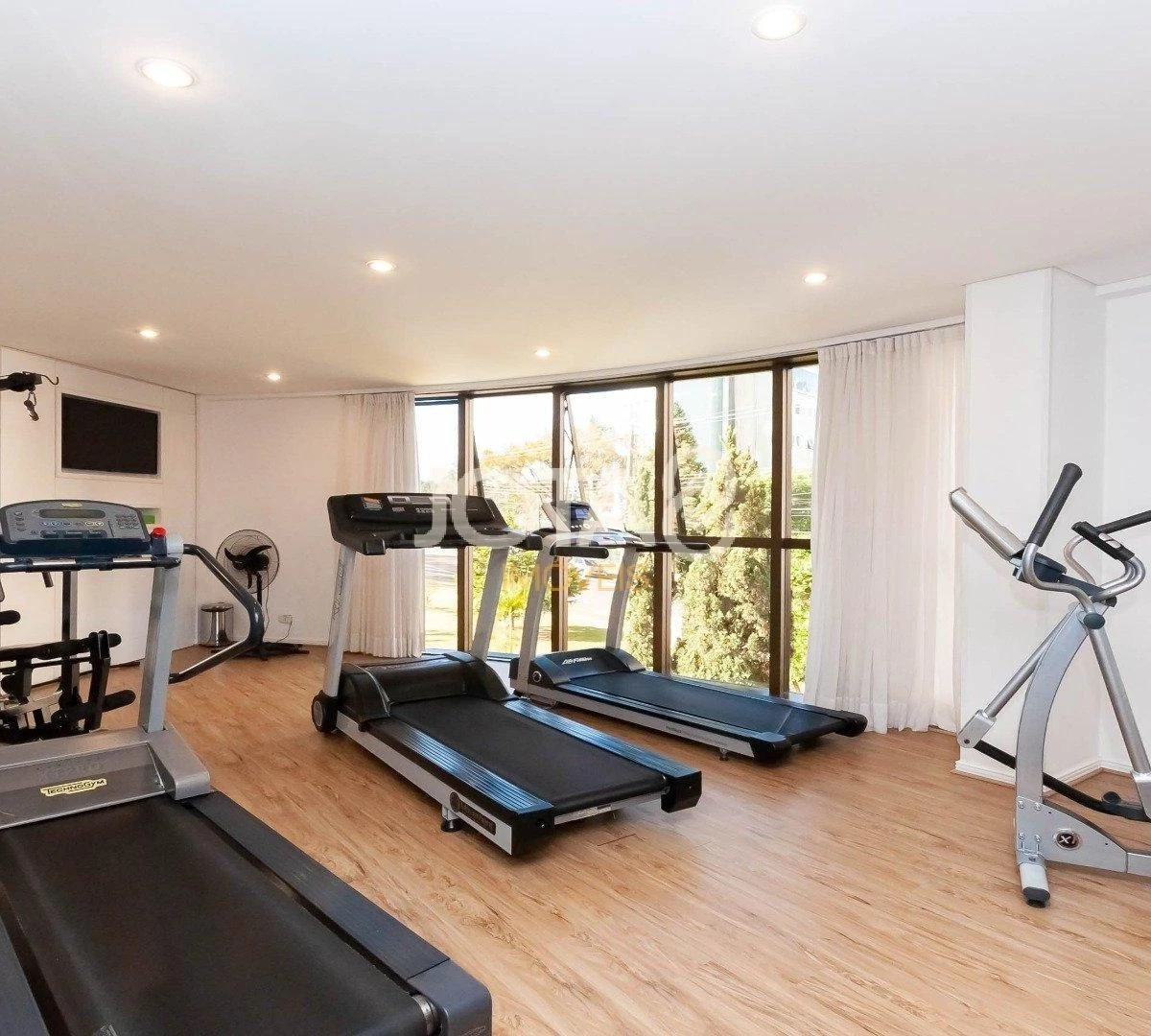 Apartment with 3 bedrooms, 1 en-suite and balcony — photo 31