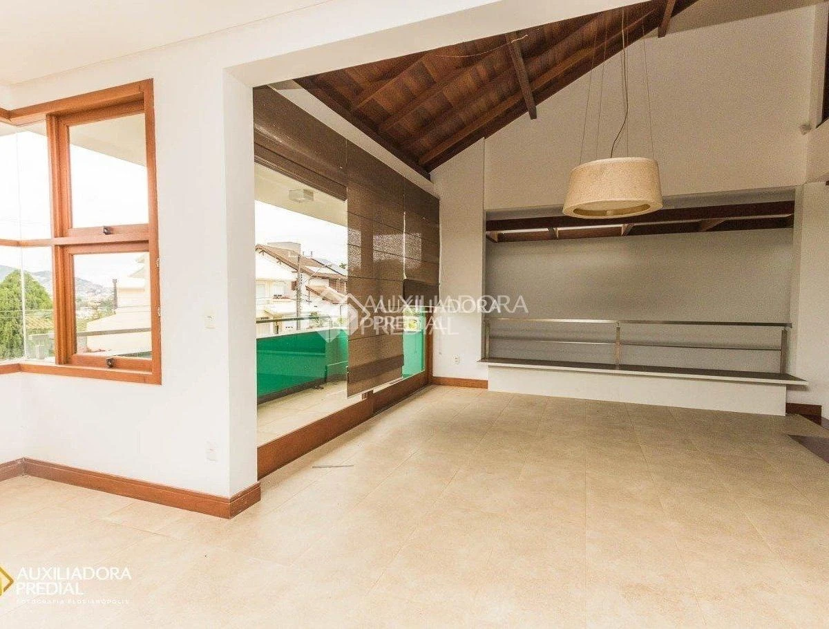 560 m² house with floor-to-ceiling windows and a home office — photo 21