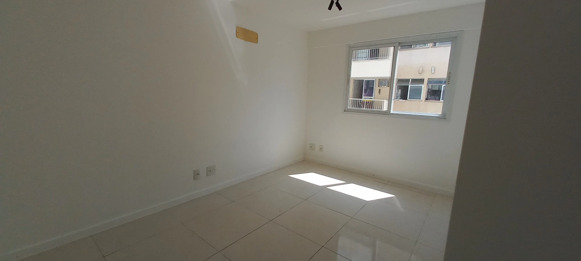 Apartment with 3 en-suites and 4 bathrooms — photo 6