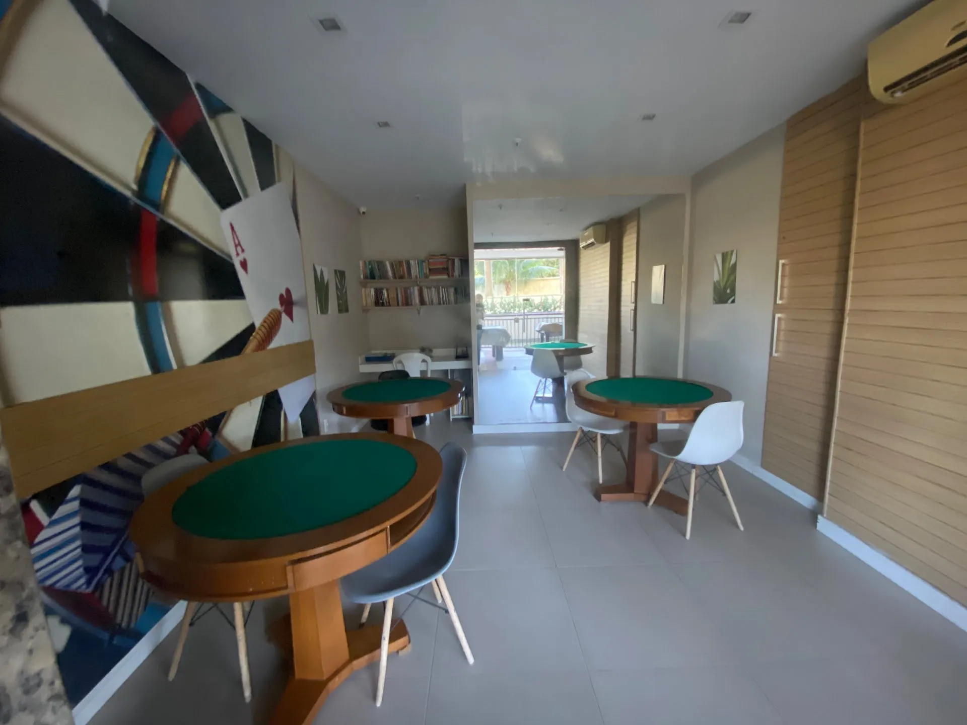Furnished apartment with 3 bedrooms and 3 bathrooms — photo 31