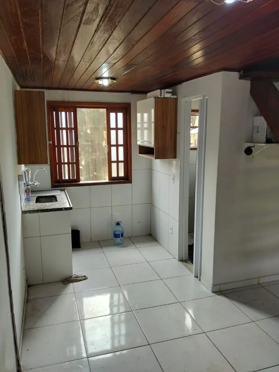 1-bedroom apartment with a compact kitchenette and parking — photo 3