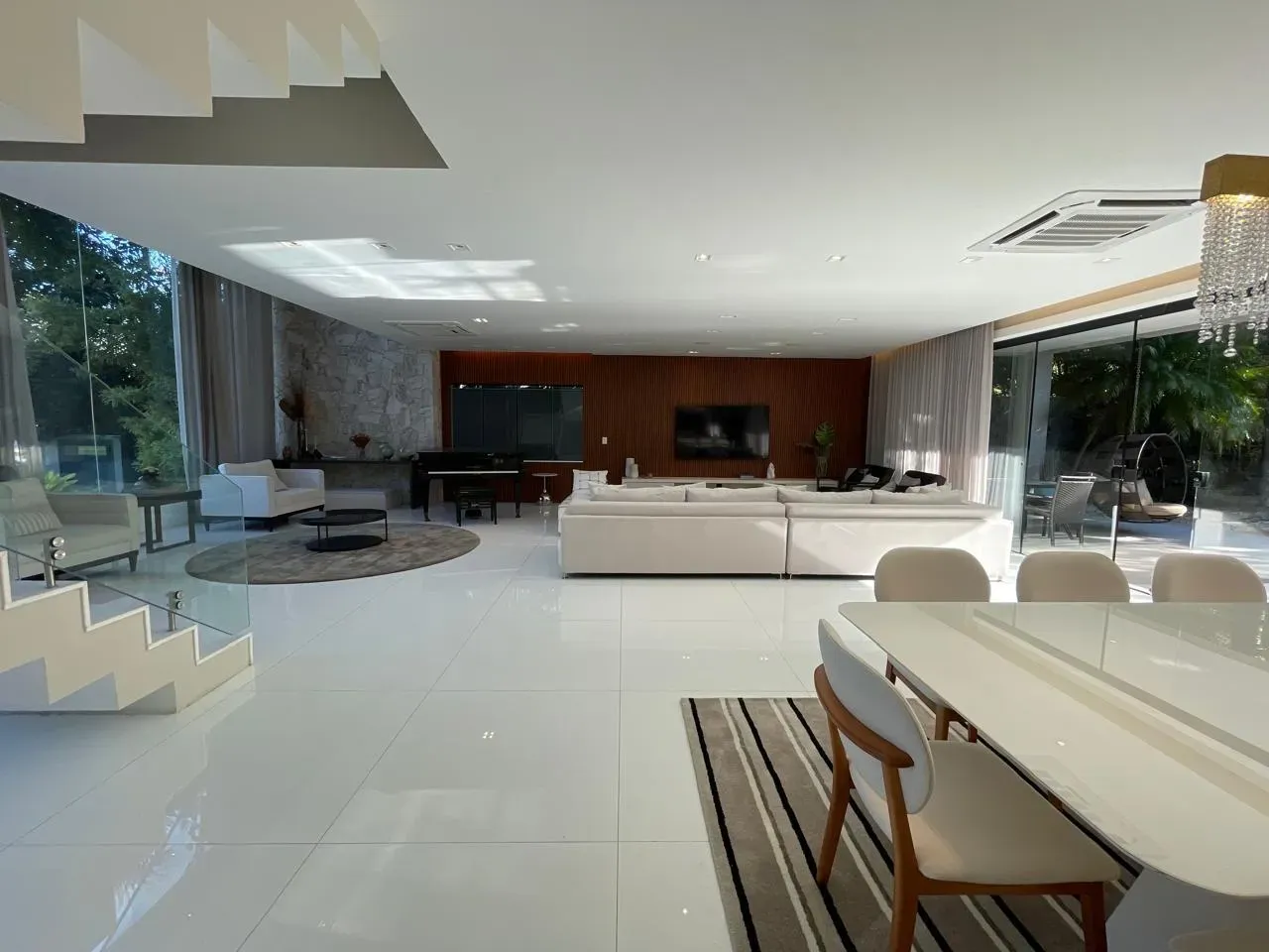 760 m² house with a private pool and a jacuzzi — photo 3