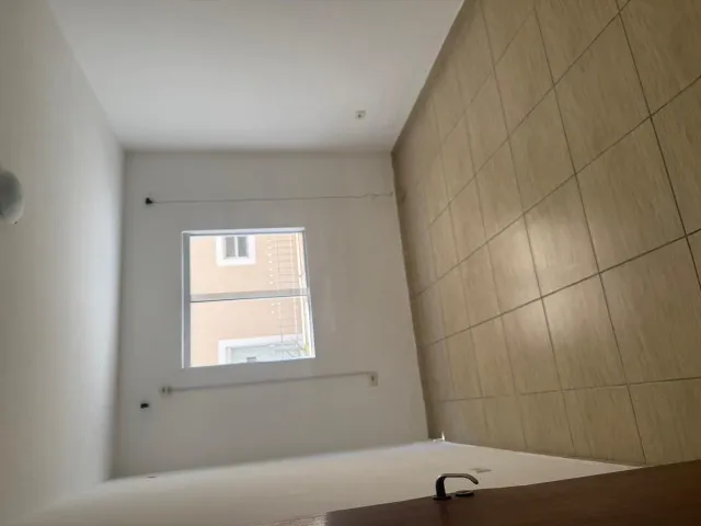 Apartamento sin amueblar con 2 dormitorios y balcón — photo 2