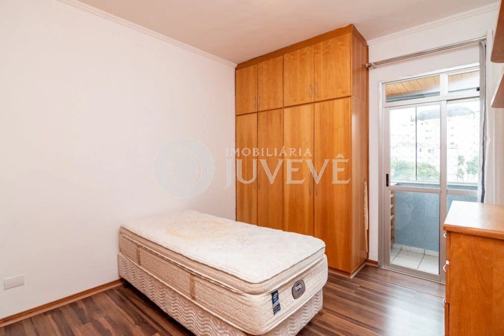 130 m² apartment with a walk-in closet and a bathtub — photo 22
