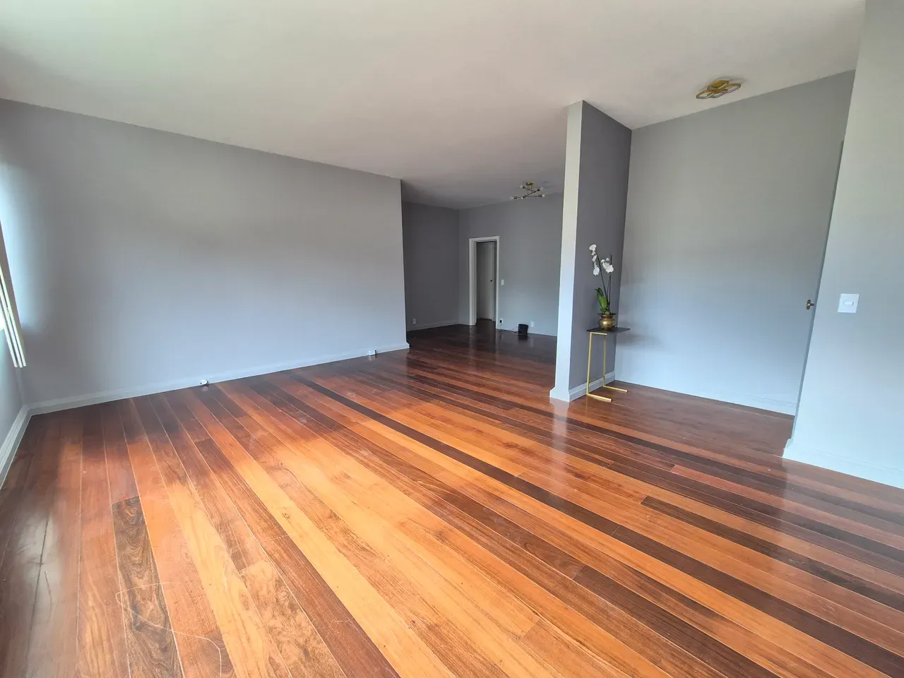 Unfurnished 4-bedroom apartment with a private garden — photo 12