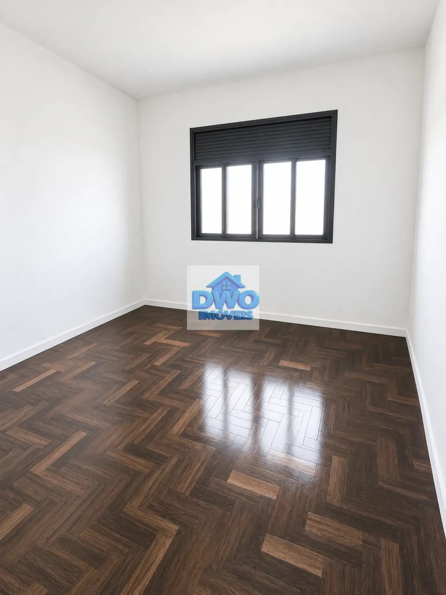 House, 200 m², with a glass-enclosed balcony — photo 18