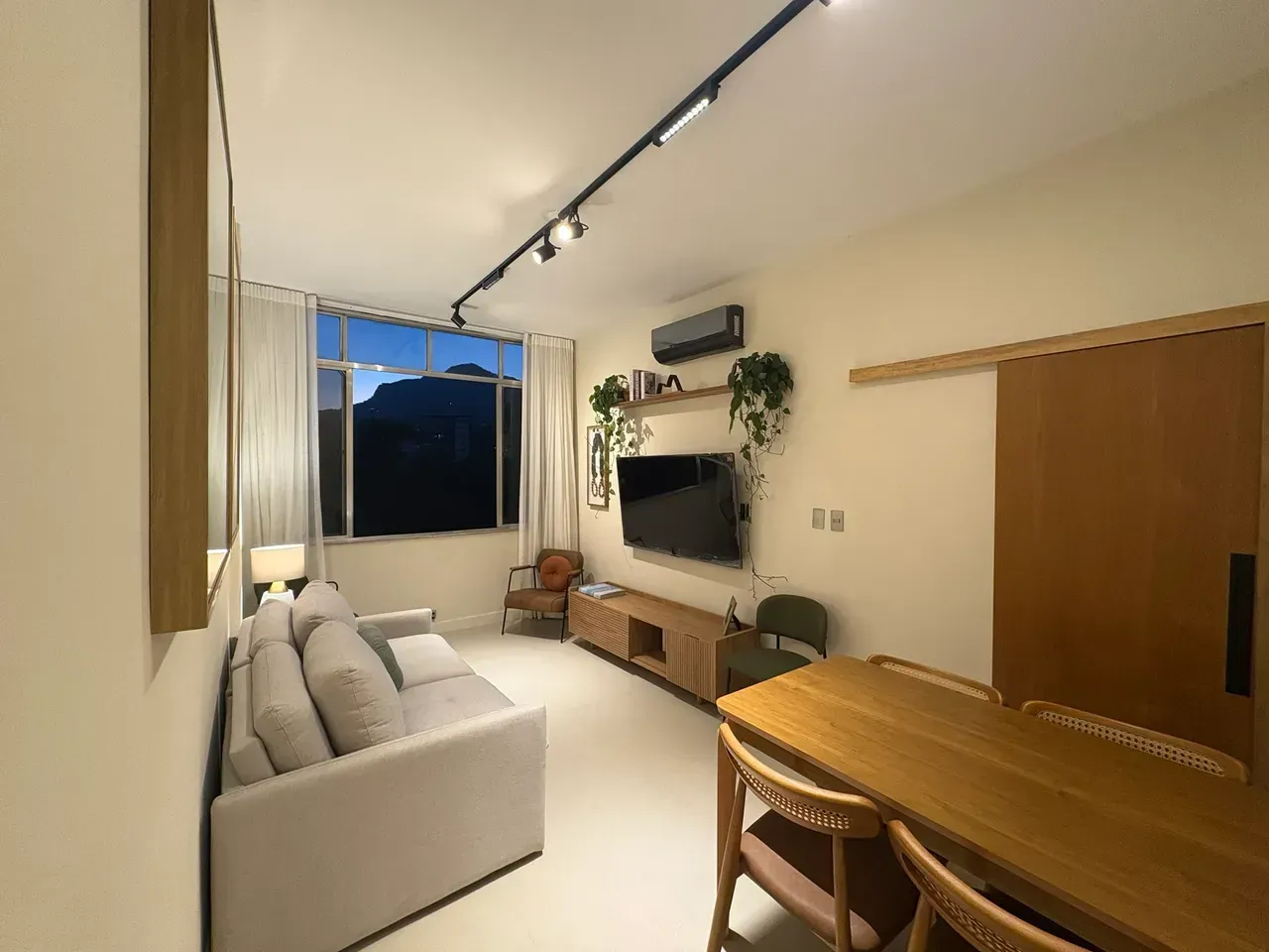 Furnished 2-bedroom apartment with 2 bathrooms — photo 4