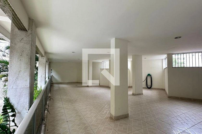 Glass-enclosed balcony in a 4-bedroom apartment, 113 m² — photo 45
