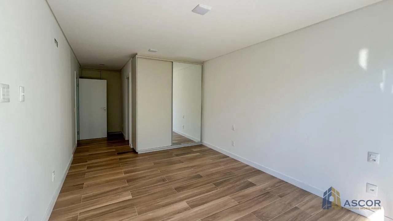 Garden in a 4-bedroom house, 250 m² — photo 24