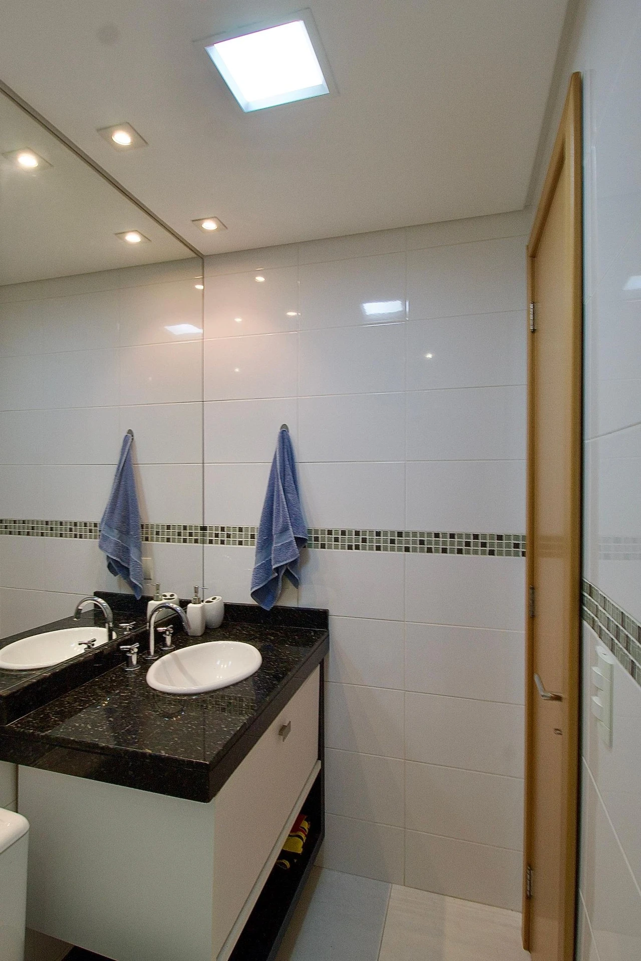 2-bedroom apartment with a washing machine — photo 24