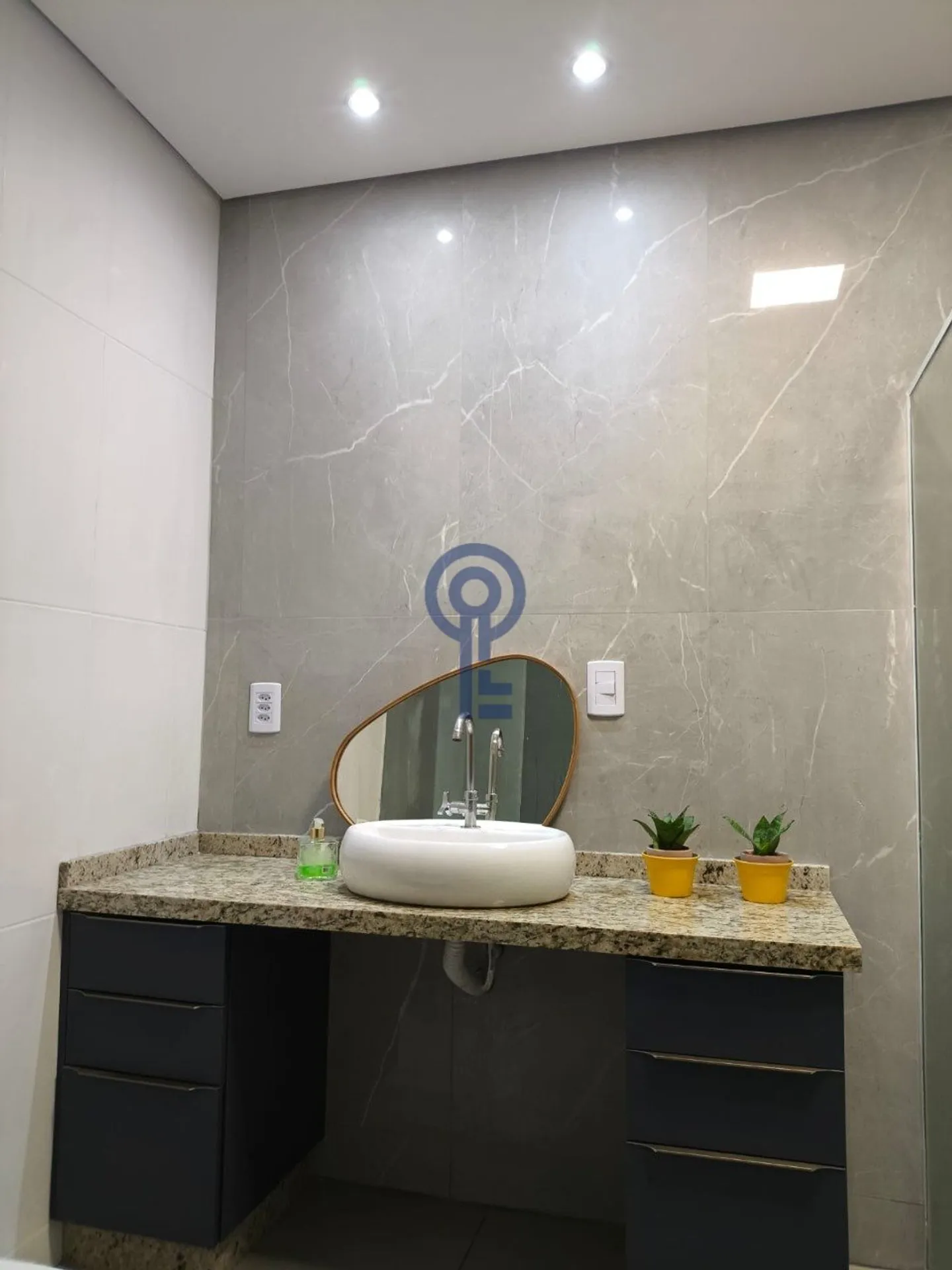 Furnished 2-bedroom house with private garden — photo 11