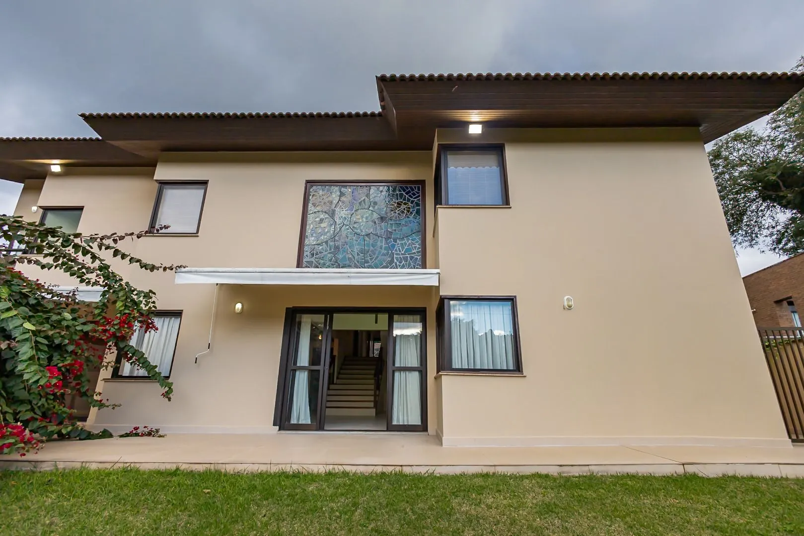 Rental house with 4 bedrooms and 5 bathrooms across 550 m² — photo 6