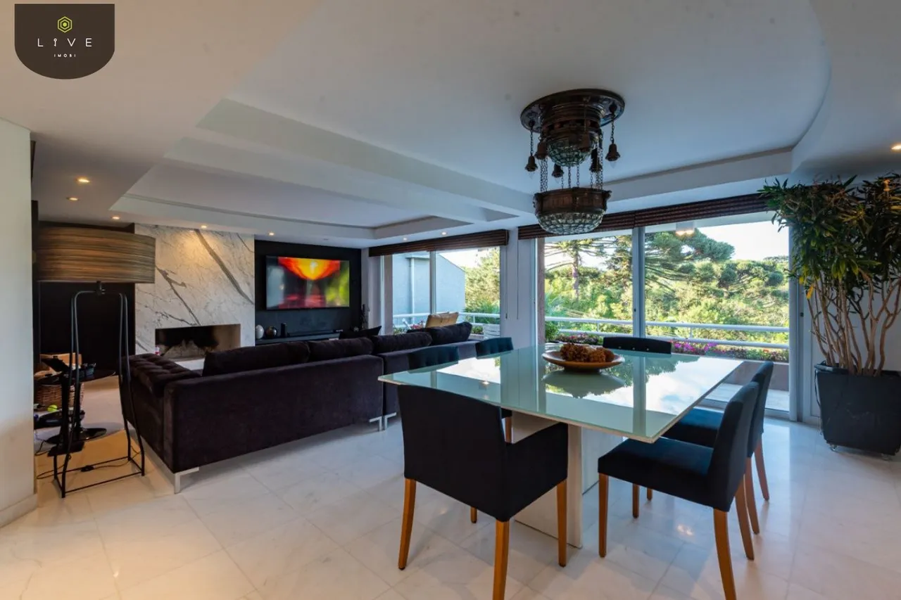 House with 4 bedrooms and mountain view