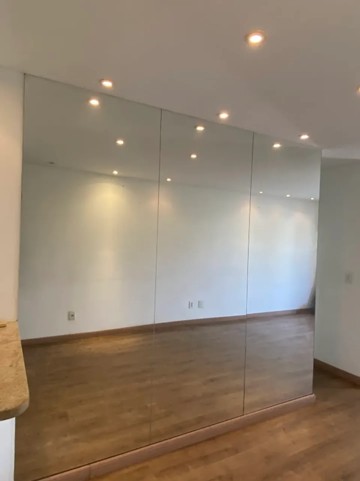 Apartment on the 1st floor with a glass-enclosed balcony — photo 7