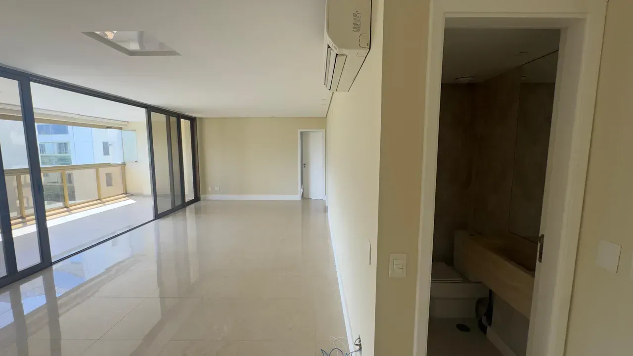Rental apartment with 3 bedrooms and 4 bathrooms — photo 10