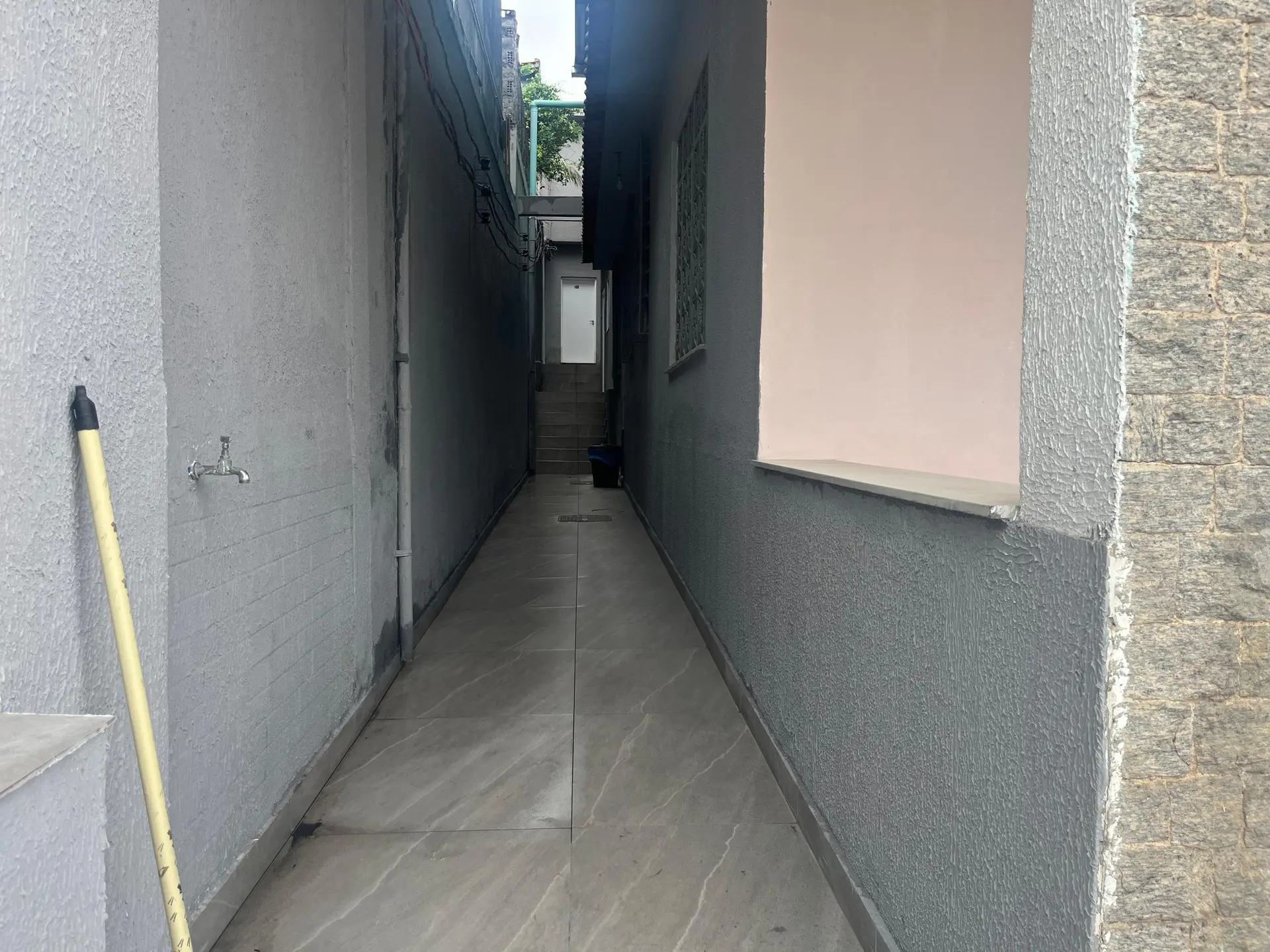 80 m² house with a walk-in closet and a home office — photo 14