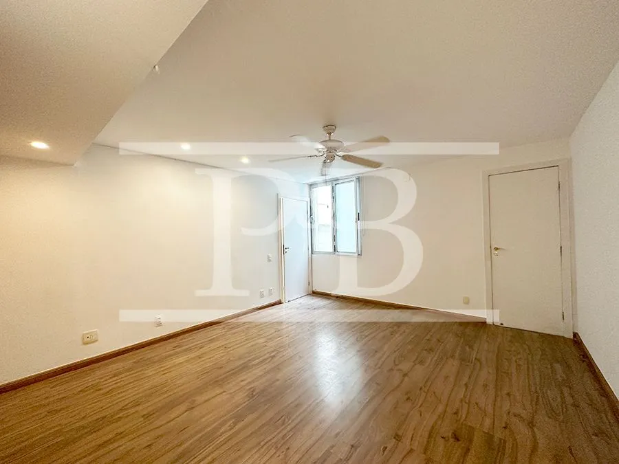 3-bedroom apartment with 220 m² and laundry area — photo 24