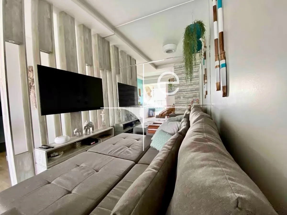 Furnished 2-bedroom apartment with private garden