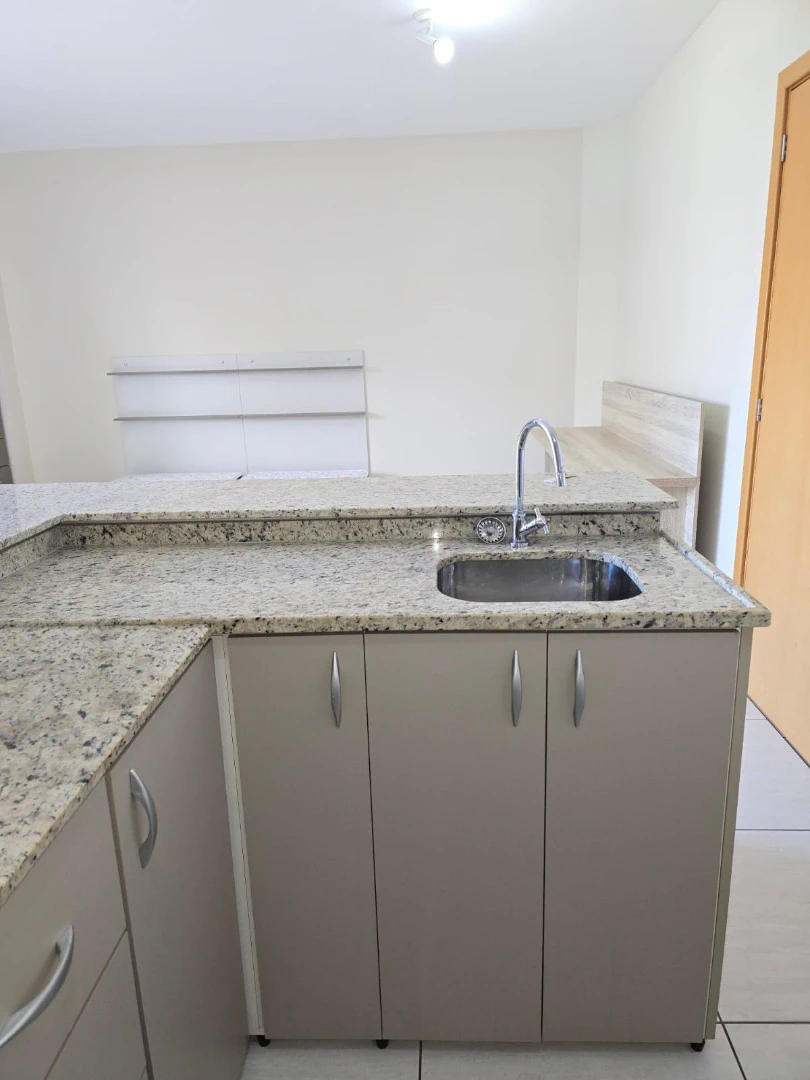 Apartamento de 1 quarto com cozinha integrada e fogão a gás — photo 5