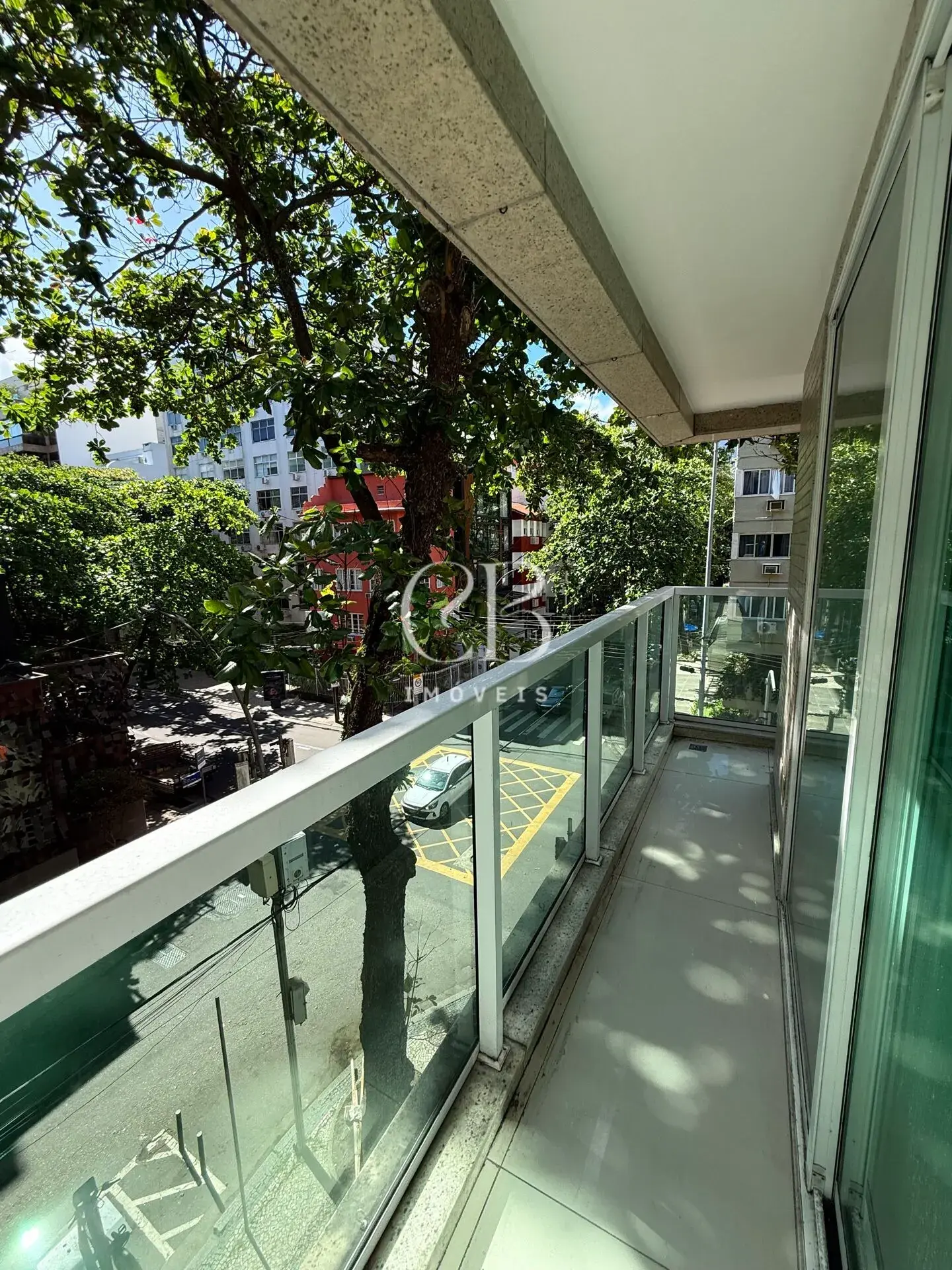 Apartment with 4 bedrooms and a balcony in great condition — photo 21