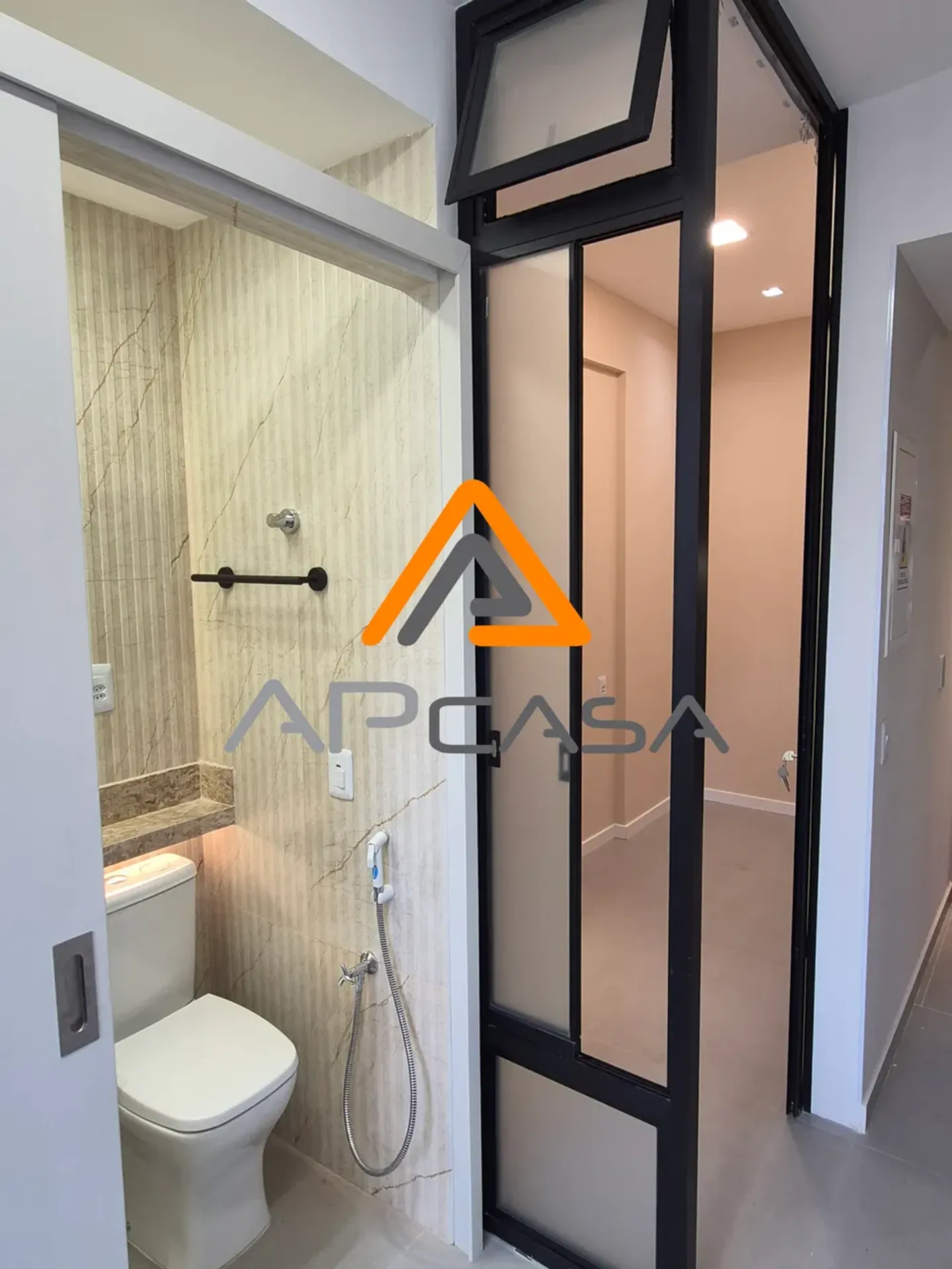 2-bedroom apartment with wood or laminate floors — photo 5