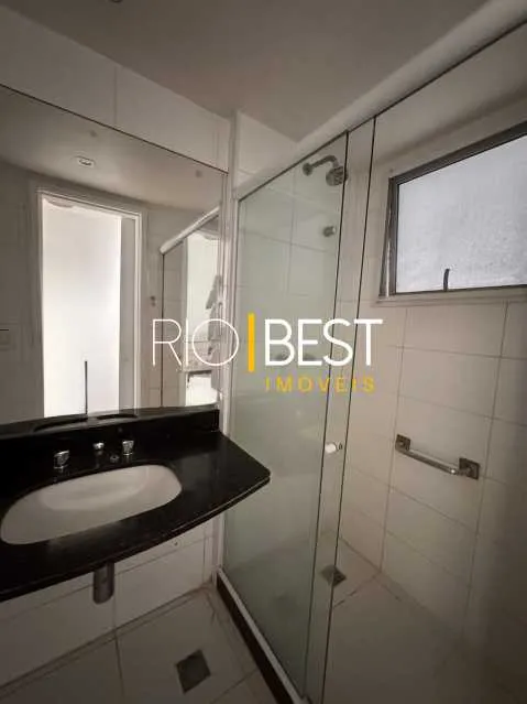 Apartamento de 99 m² com closet e janelas do piso ao teto — photo 22