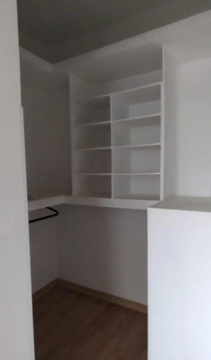 1-bedroom apartment with a closed kitchen and cabinetry — photo 8