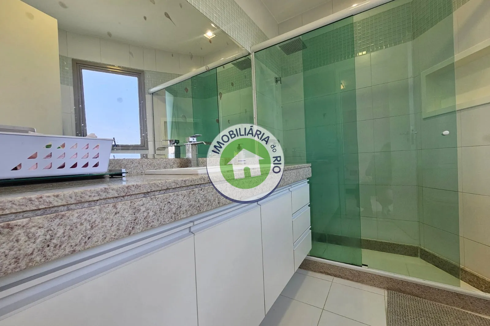 Unfurnished apartment with 4 bedrooms and glass balcony — photo 42