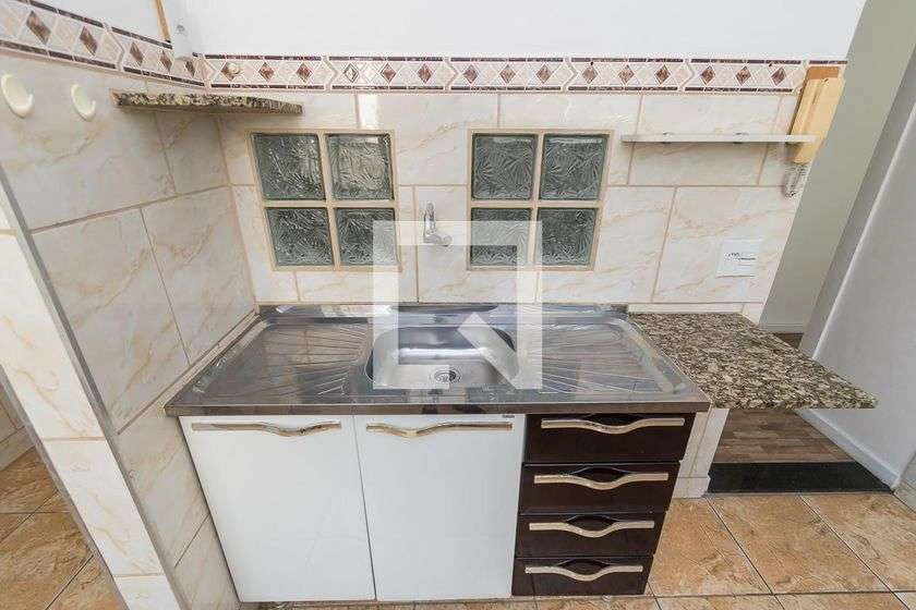 Apartamento de 1 quarto com box de vidro no banheiro — photo 7