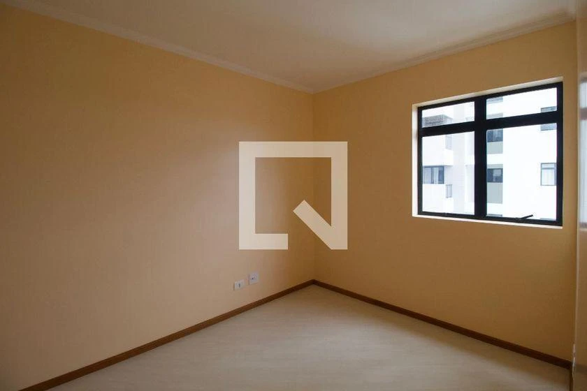 147 m² apartment with a home office and a bathtub — photo 12