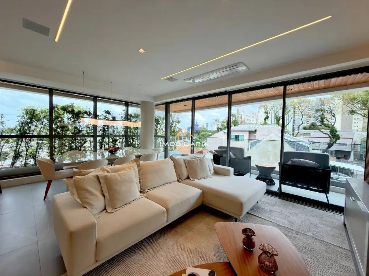 Furnished apartment, 153 m², with floor-to-ceiling windows