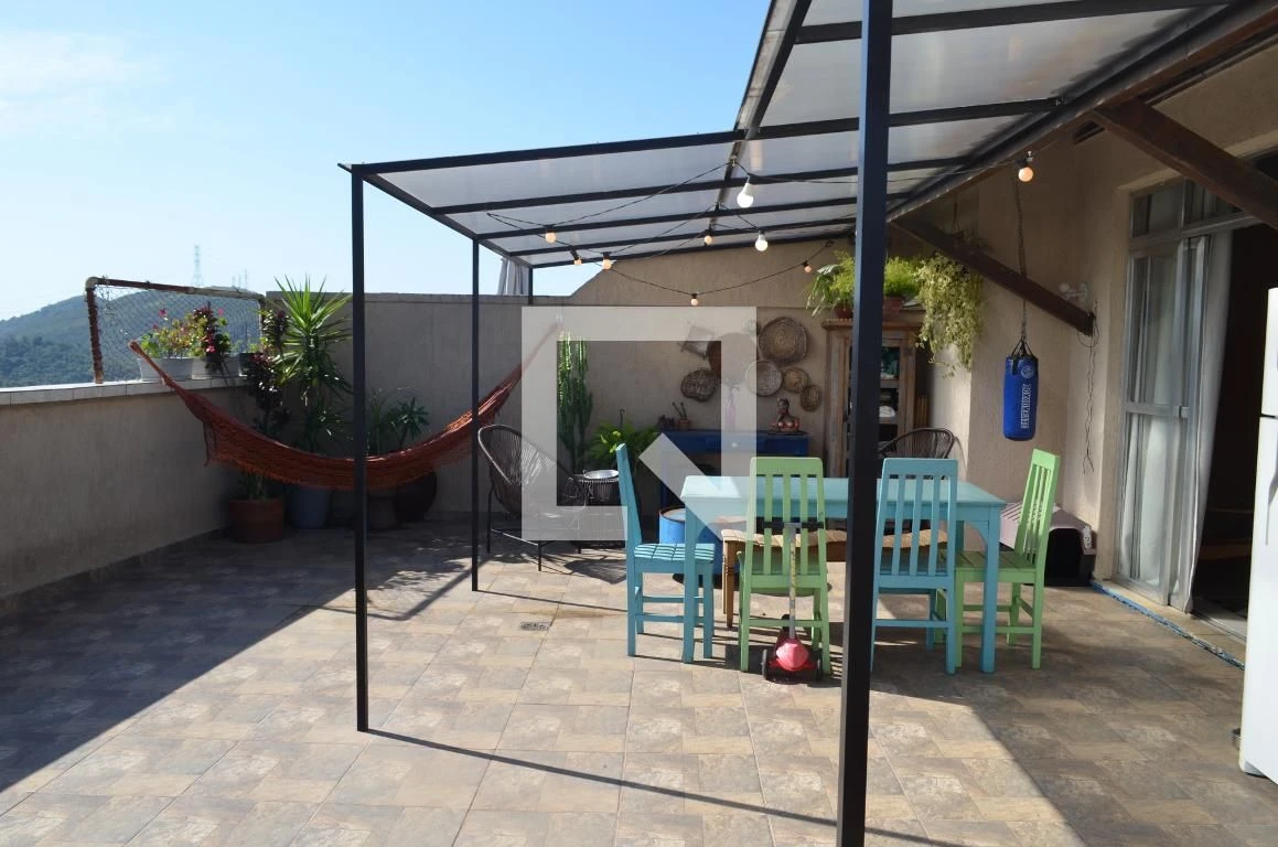 3-bedroom apartment in a building with a pool — photo 31