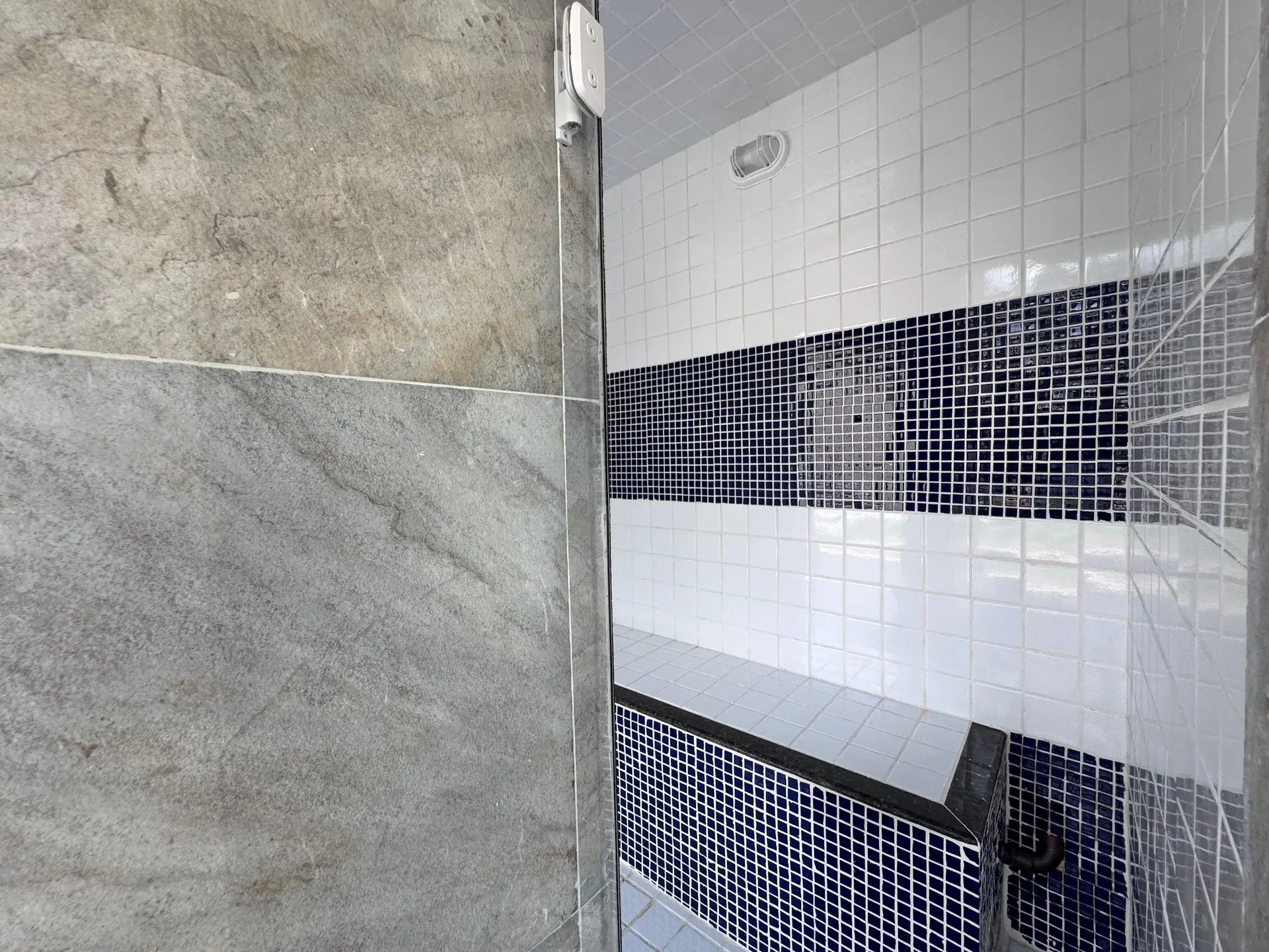 Apartamento amueblado de 4 dormitorios con jardín privado — photo 50